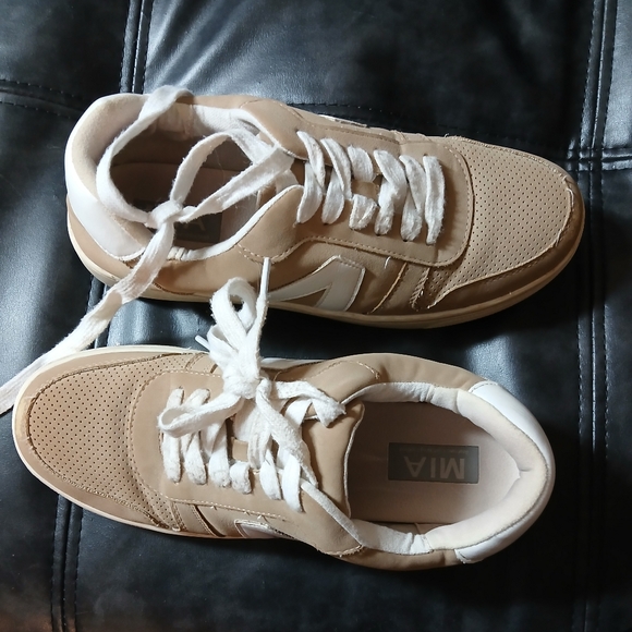 Pair of MIA casual walking shoes Lightly worn. - Picture 2 of 3